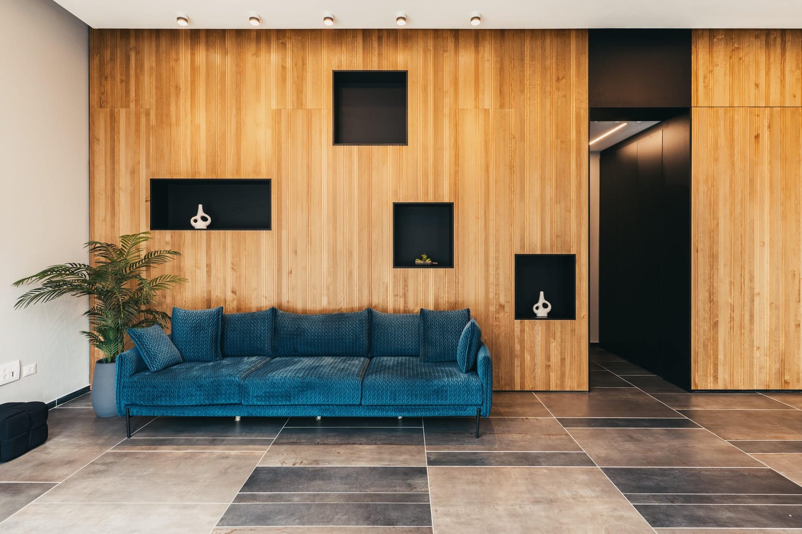 Slat wall with black display niches in a lounge